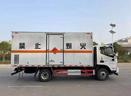 光坡镇爆破器材运输车