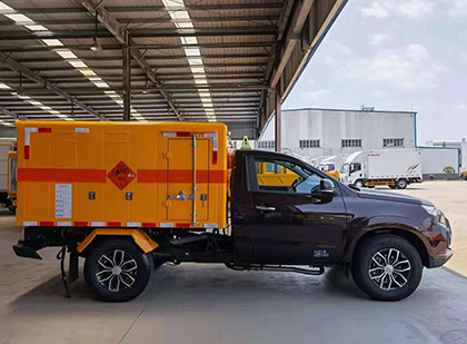 光坡镇爆破器材运输车